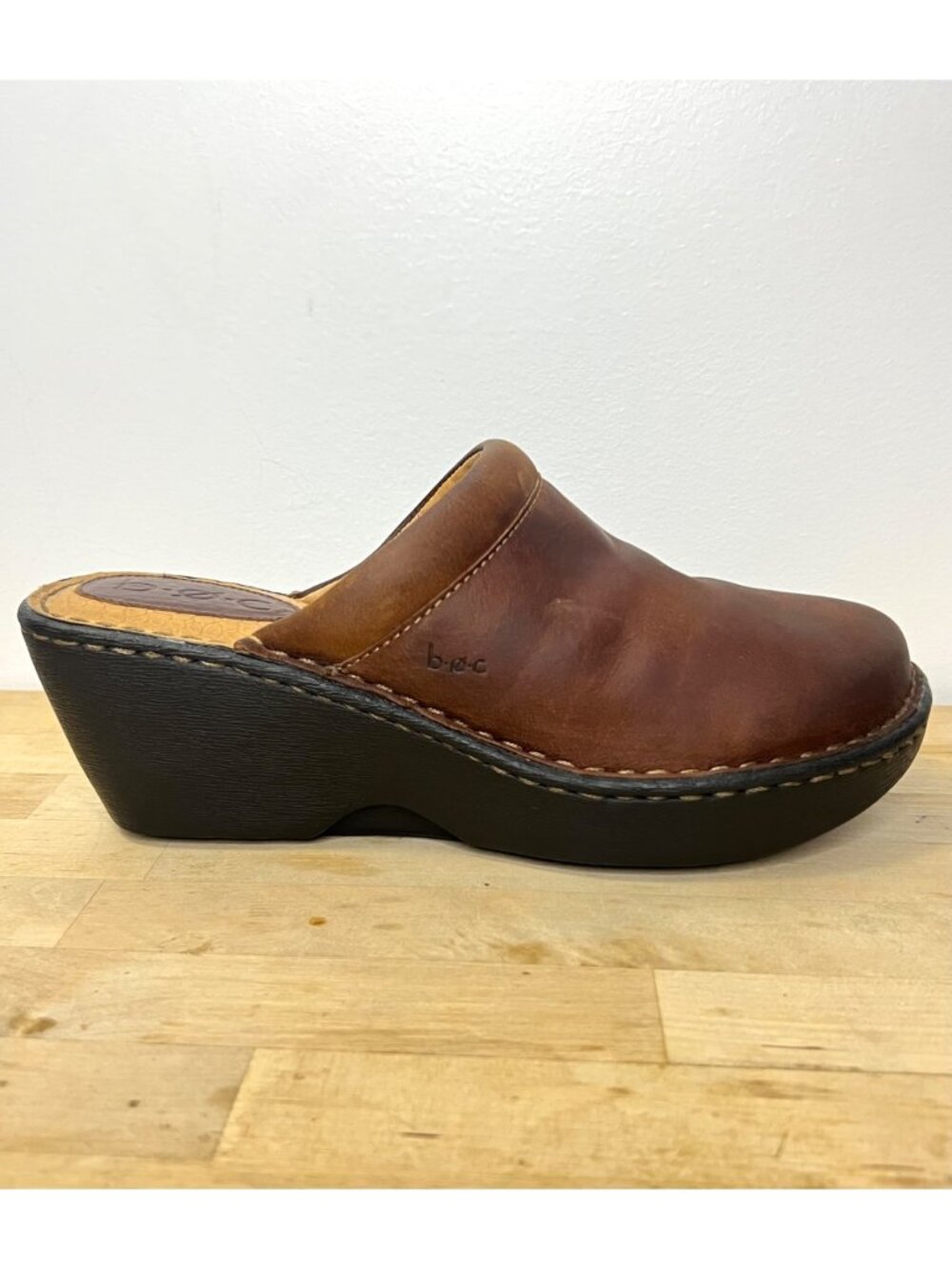 B.O.C. Womens Leather Brown Slip-On Wedge Clogs Size 8